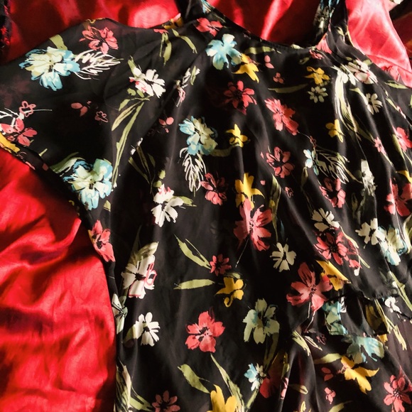 LANE BRYANT Sz26-28 LAYERD FLORAL BLOUSE - Picture 3 of 15